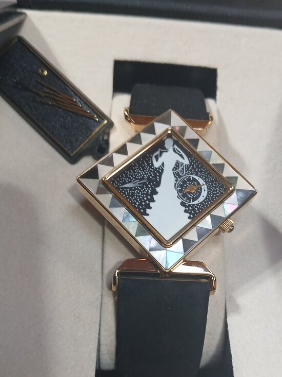 Erte\' Rare Art Deco Sevenarts Collectible Watch Leather band and case never worn